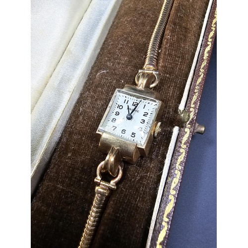 299 - A good quality vintage hallmarked 9ct yellow gold ladies wristwatch by Baume, the case and the strap... 