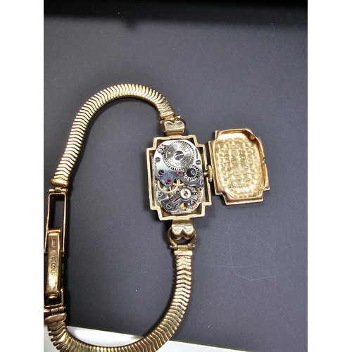 299 - A good quality vintage hallmarked 9ct yellow gold ladies wristwatch by Baume, the case and the strap... 