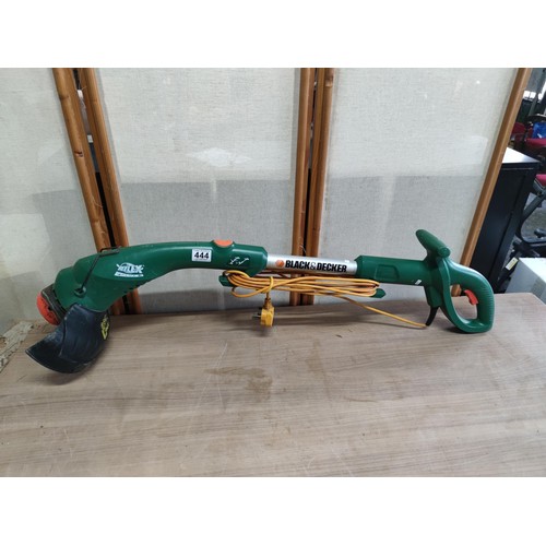 444 - B&D corded electric strimmer telescopic with guard