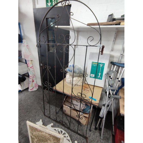 454 - A large good quality wrought iron garden gate. stands at 189cm high, 89cm wide