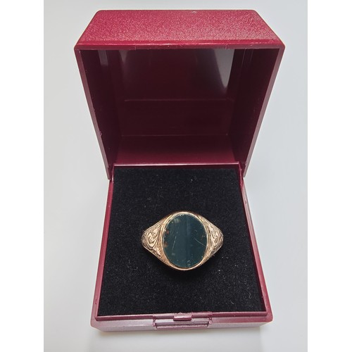 306 - A antique hallmarked 9ct yellow gold gents ring inset with a large oval bloodstone presenting green ... 