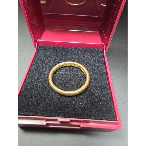 310 - A hallmarked 22ct yellow gold ladies plain wedding band ring, in good clean condition and boxed. Wei... 