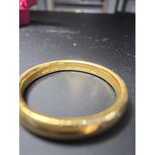 310 - A hallmarked 22ct yellow gold ladies plain wedding band ring, in good clean condition and boxed. Wei... 