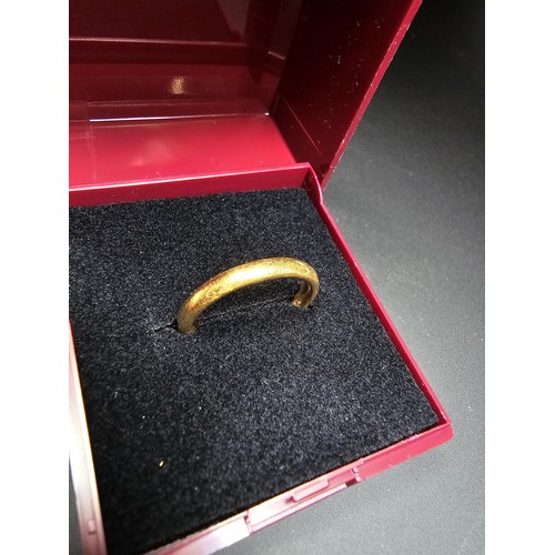 310 - A hallmarked 22ct yellow gold ladies plain wedding band ring, in good clean condition and boxed. Wei... 