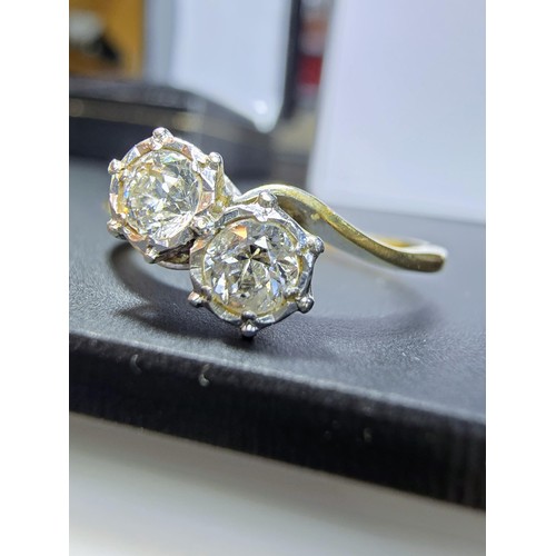 311 - A fine quality hallmarked 18ct yellow gold 2 stone diamond ring inset with 2x 0.256 ct diamonds (5.1... 