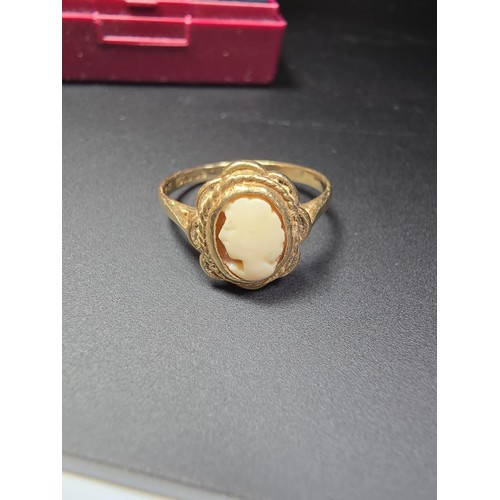 319 - A hallmarked 9ct yellow gold cameo ring in excellent clean condition, boxed. Weight of 1.51g, size J... 