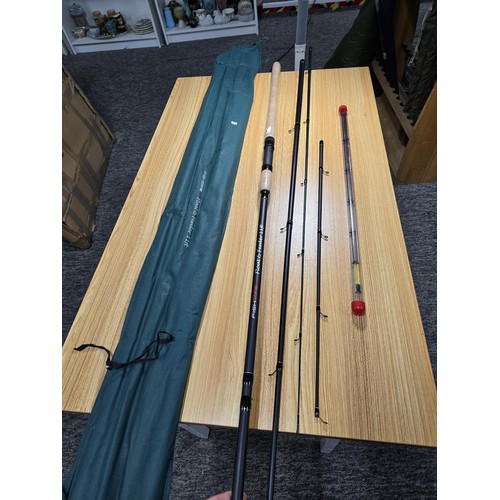 68 - A new and unused fishzone float & feeder 11ft fishing rod.