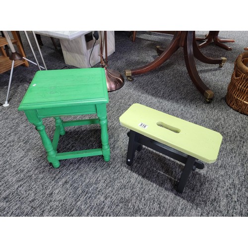 516 - 2 small tables/stools