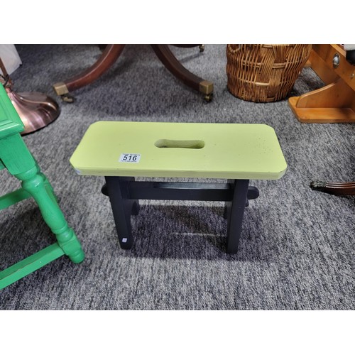 516 - 2 small tables/stools