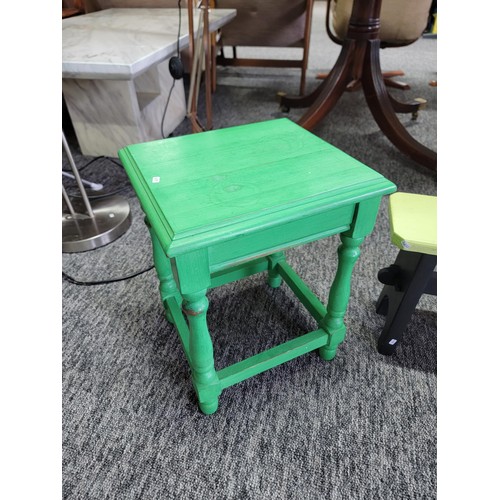 516 - 2 small tables/stools