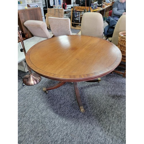 520 - Round Edwardian tilting top mahogany dining table with fine inlay to out rim, on for legs with brass... 