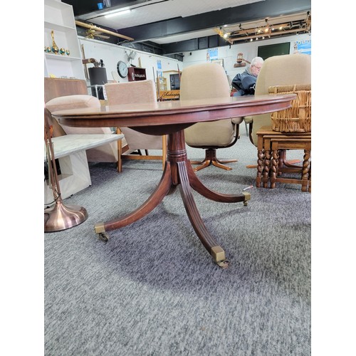 520 - Round Edwardian tilting top mahogany dining table with fine inlay to out rim, on for legs with brass... 