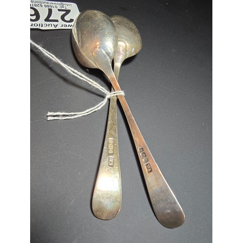 276 - A pair of hallmarked silver teaspoons hallmarked for Sheffield 1911, in good condition, the teaspoon... 