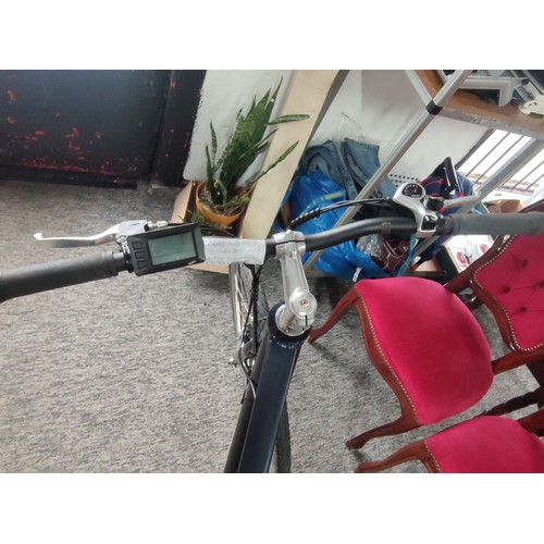 468 - Good quality Emu Roam Free Hybrid pedal assist electric bike. comes with 7 speed Shimano derailleur ... 