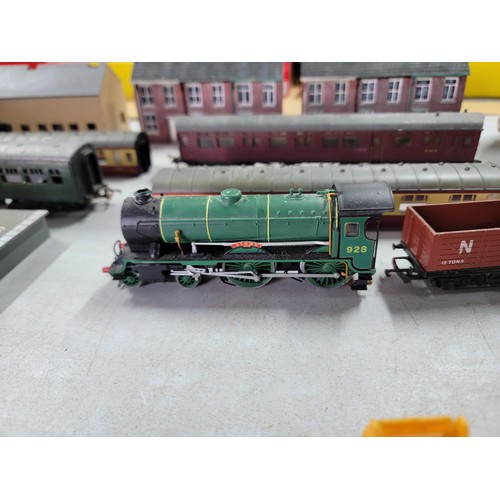 75 - A box containing a quantity of model train items including carriages, wagons, buildings, platforms, ... 