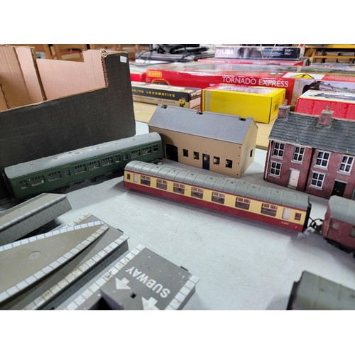 75 - A box containing a quantity of model train items including carriages, wagons, buildings, platforms, ... 