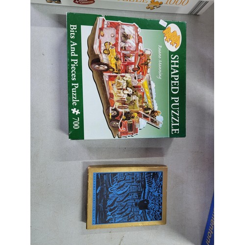 77 - A collection of 5x jigsaw puzzles, 3 are 1000 piece of various subjects, along with a The City Frans... 