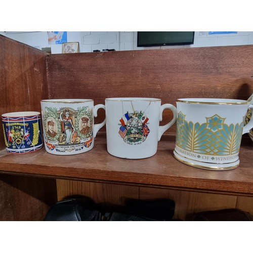 128 - Quantity of 12x rare collectable Royal Memorabilia items inc a vase and 2x mugs from The Royal Colle... 