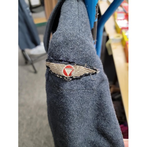 115 - Good quality British WWII military over coat dated 1943 with a broad arrow mark inside coat, has an ... 