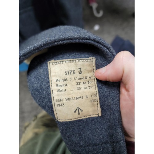 115 - Good quality British WWII military over coat dated 1943 with a broad arrow mark inside coat, has an ... 