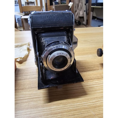 3 - A quantity of cameras to include a good vintage Zeiss Ikon Nettar folding camera with its original b... 