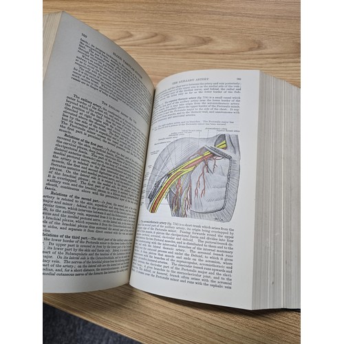 7 - 2x medical reference books to include Gray's Anatomy and emergency surgery by Hamilton Bailey contai... 