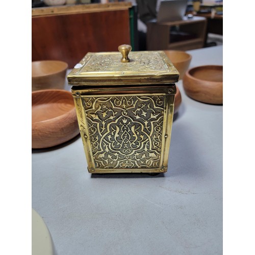 127 - 6x wooden handmade bowls in various sizes along with a brass embossed lidded tea caddy, lead lined. ... 