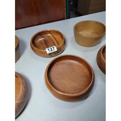 127 - 6x wooden handmade bowls in various sizes along with a brass embossed lidded tea caddy, lead lined. ... 