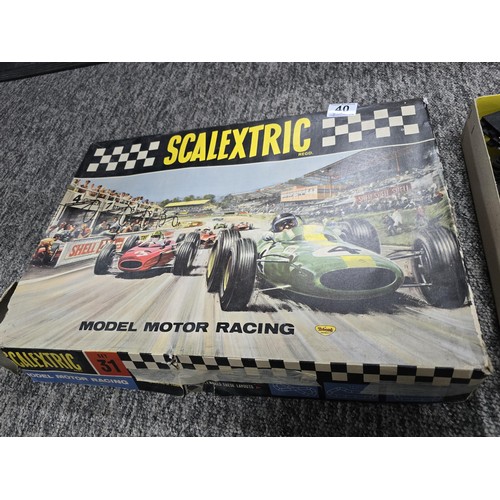 40 - A vintage 1960's Scalextric set 31 by Triang, appears to have had very little use, cars are in excel... 