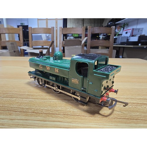 49 - A unboxed Hornby R041 0-6-0 GWR Pannier tank locomotive no 8751, cleaned and serviced with a test ru... 