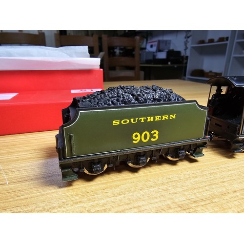 51 - A Hornby R2742 Schools class 4-4-0 southern locomotive and tender Charterhouse no 903, painted drive... 