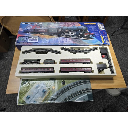 56 - A rare boxed Hornby R1007 football special train set to include Liverpool loco and tender, 3 matchin... 