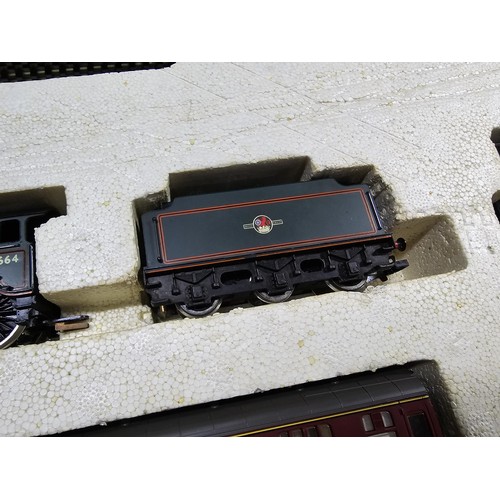 56 - A rare boxed Hornby R1007 football special train set to include Liverpool loco and tender, 3 matchin... 