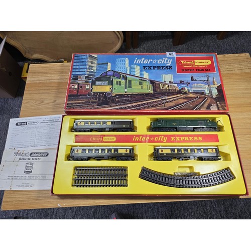 62 - A rare tri-ang Hornby RS9 intercity express train set VR Class 37 green locomotive, cleaned and serv... 