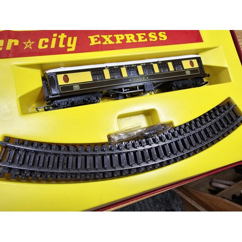 62 - A rare tri-ang Hornby RS9 intercity express train set VR Class 37 green locomotive, cleaned and serv... 