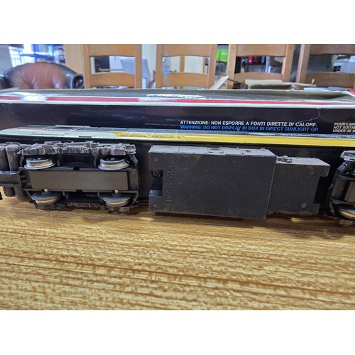 67 - A Lima 2051976 intercity 125 HST city of Bradford power locomotive 43085 with an unboxed Lima interc... 