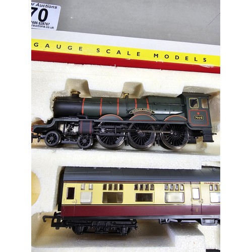 70 - A boxed as new hornby R2133M limited edition Sudeley Castle train pack with a Sudeley castle 7025 lo... 