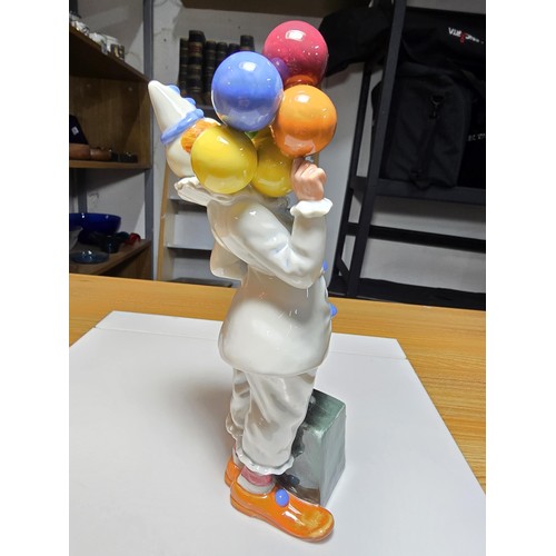 170 - A vintage Royal Doulton bone china balloon clown (HN2894) figure dated 1985, in excellent clean cond... 