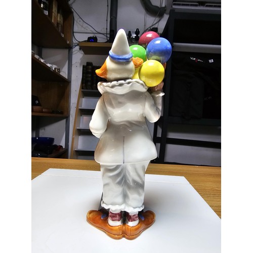 170 - A vintage Royal Doulton bone china balloon clown (HN2894) figure dated 1985, in excellent clean cond... 