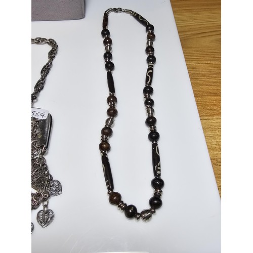 176 - A small quantity of good quality costume jewellery to include a good long banded agate beaded neckla... 