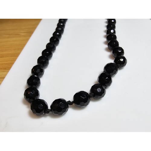 176 - A small quantity of good quality costume jewellery to include a good long banded agate beaded neckla... 