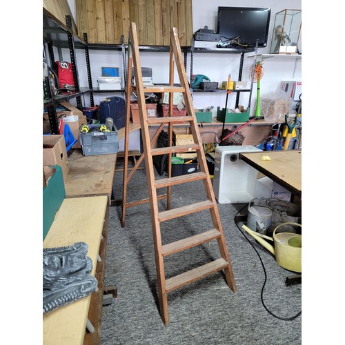 376 - A good quality 6 step wooden A frame step ladder in overall good condition stands at 163cm (5ft 3