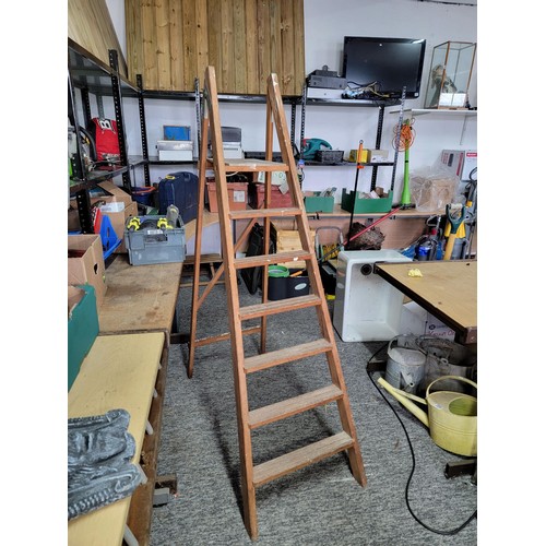 376 - A good quality 6 step wooden A frame step ladder in overall good condition stands at 163cm (5ft 3