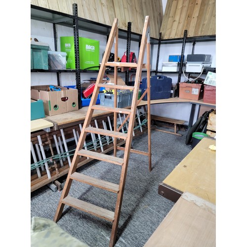 376 - A good quality 6 step wooden A frame step ladder in overall good condition stands at 163cm (5ft 3