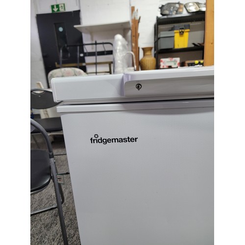 454 - Fridgemaster small chest freezer model MCF 95 in good clean condition, measures 85cm high, 54cm wide... 