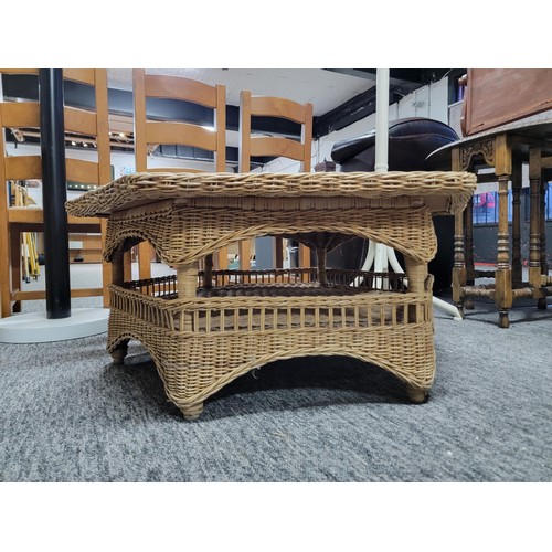 468 - Large hexagonal wicker table with galleried shelf to the base in overall good condition stands at 40... 