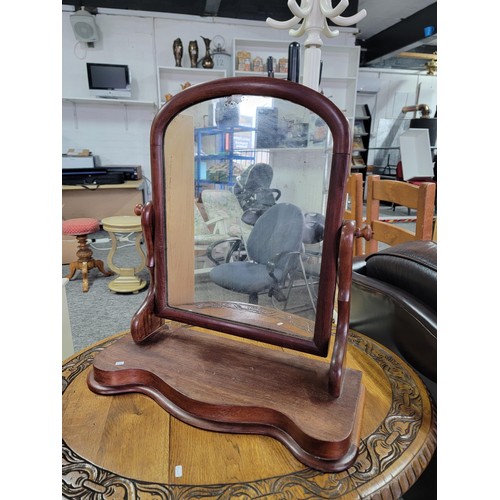 472 - An antique mahogany dressing table mirror with sepentine front ware to the top of the mirror stands ... 