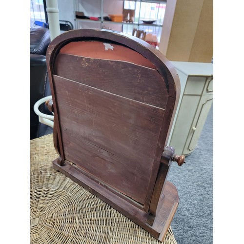 472 - An antique mahogany dressing table mirror with sepentine front ware to the top of the mirror stands ... 