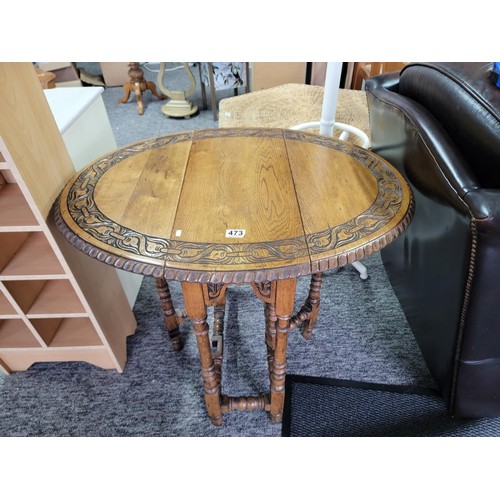 473 - A good antique 1920's  well carved oak circualr drop leaf table with carving ro the edges, gate legs... 