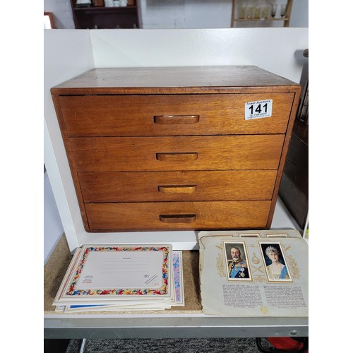 141 - 3x wooden boxes inc a 4 drawer mahogany slides storage box, an oak lidded wooden box containing a qu... 